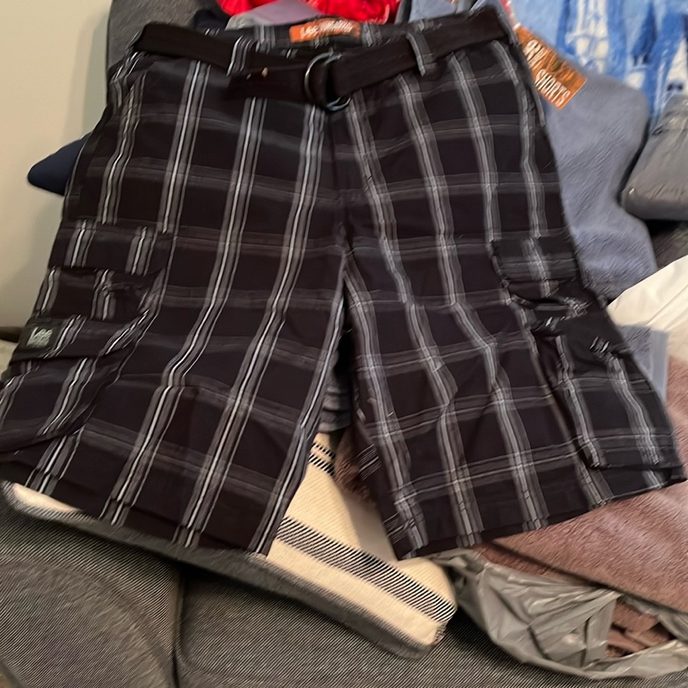 Men’s Lee Checkered Cargo Shorts. Size 34